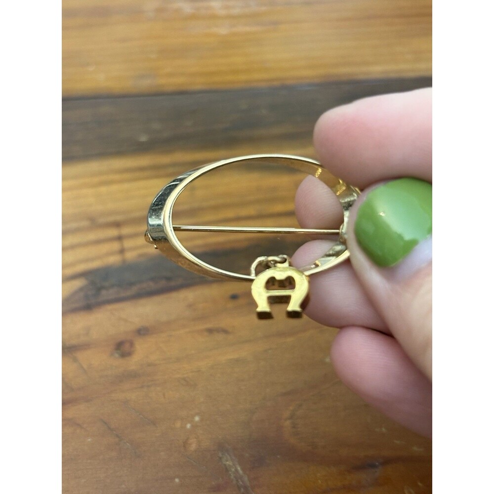 Vintage Gold Tone Aigner Brooch Pin 1” - Picture 3 of 8